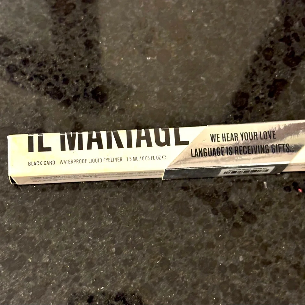 IL MAKIAGE WATERPROOF LIQUID EYELINER - Picture 2 of 4